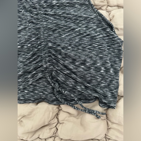 Lululemon Drawstring Back Cropped Tank - Picture 4 of 4